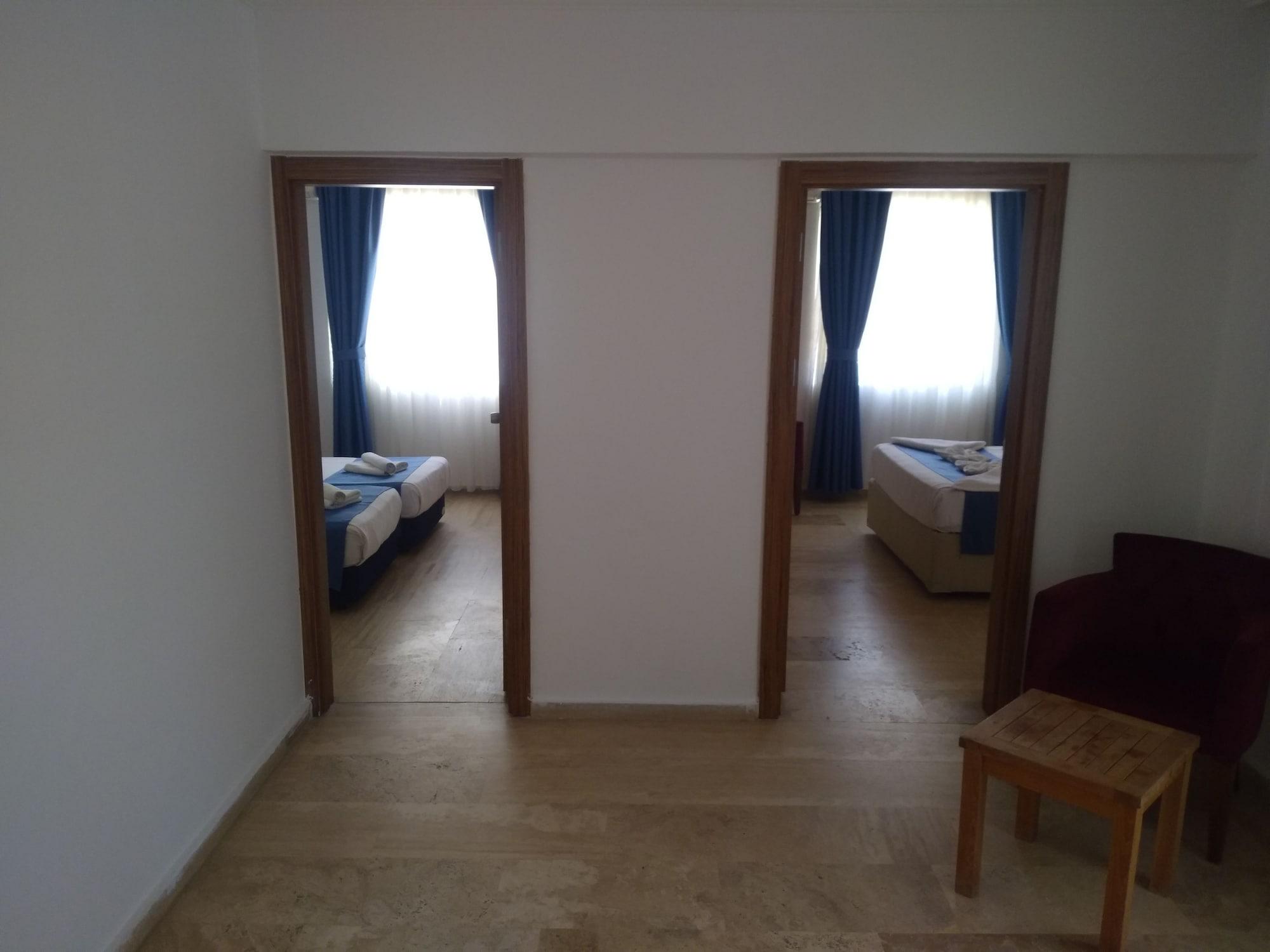Club Blue White Otel 3*