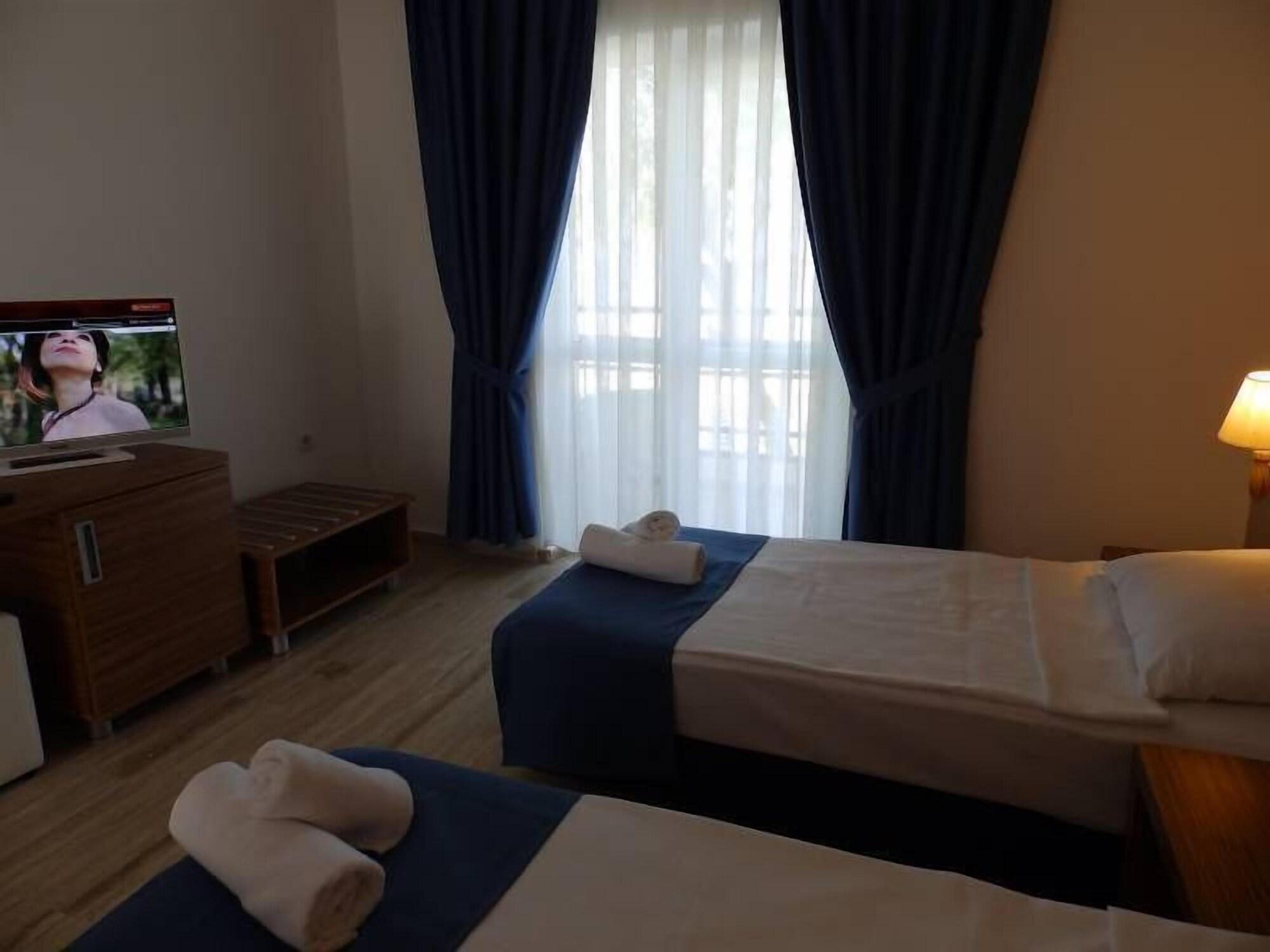Club Blue White 3*