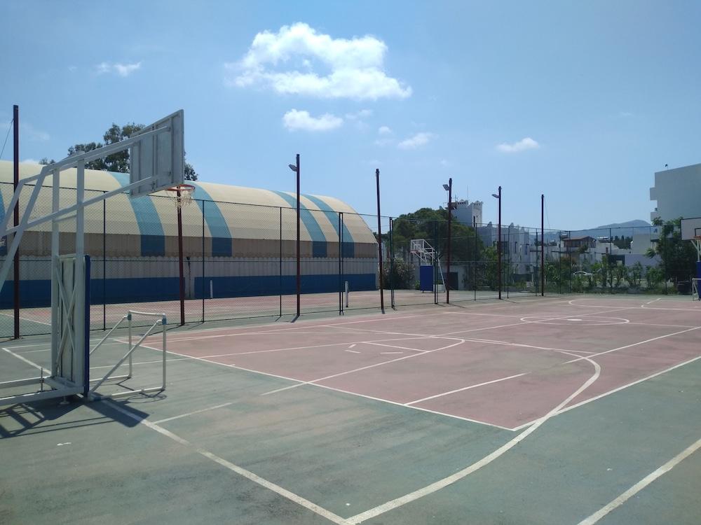 Club Blue White Otel 3*