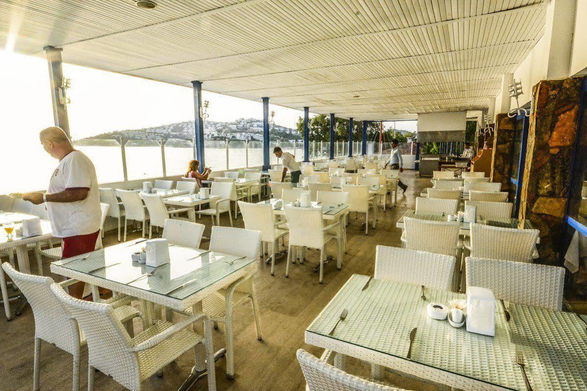 Club Blue White Otel